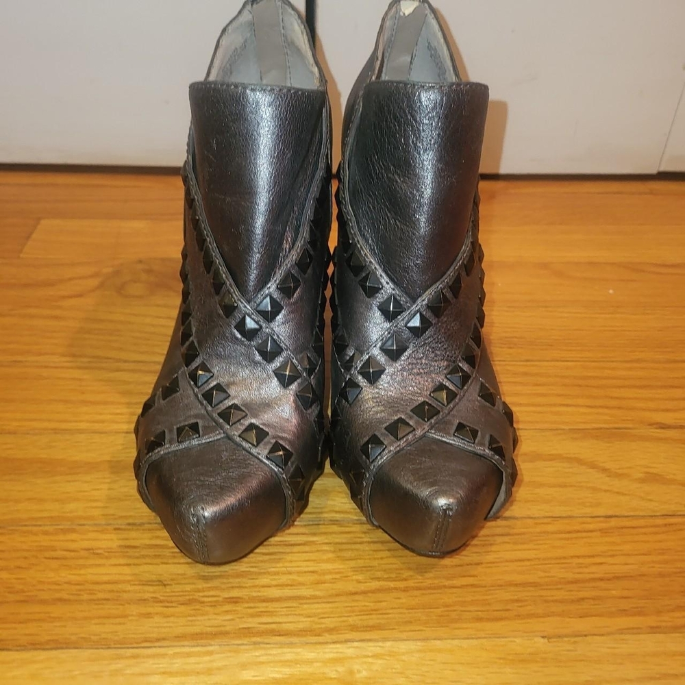 Que Black Studded Ankle Boots